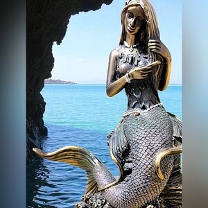 Seymour Mann’s Mermaid Brushing Hair Statue in Resin/ Bronze 1970’s Height 8.5”